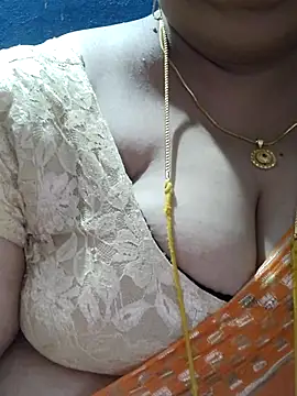 Snapshot of tamilthanushri chatting on 10.08.25 tamilthanushri online show from 10.08.25