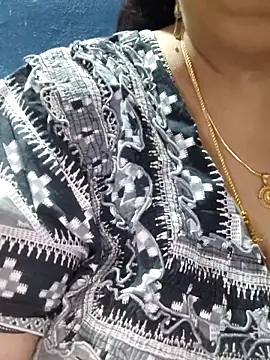 Snapshot of tamilthanushri chatting on 10.11.25 tamilthanushri online show from 10.11.25