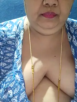 Snapshot of tamilthanushri chatting on 10.13.25 tamilthanushri online show from 10.13.25