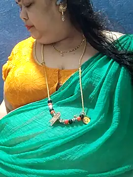 Snapshot of tamilthanushri chatting on 10.17.25 tamilthanushri online show from 10.17.25