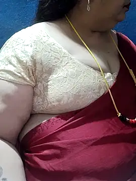 Snapshot of tamilthanushri chatting on 11.04.25 tamilthanushri online show from 11.04.25