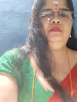 Snapshot of tamilthanushri chatting on 11.08.25 tamilthanushri online show from 11.08.25