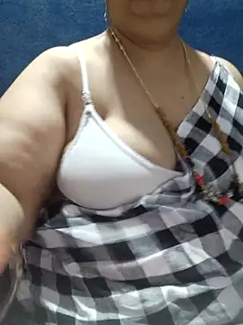 Snapshot of tamilthanushri chatting on 04.18.26 tamilthanushri online show from 04.18.26