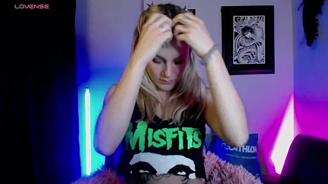 Snapshot of kim_jeins11 chatting on 10.15.25 kim jeins11 online show from 10.15.25