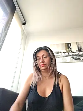 Latiinvenushot online show from 02.28.26