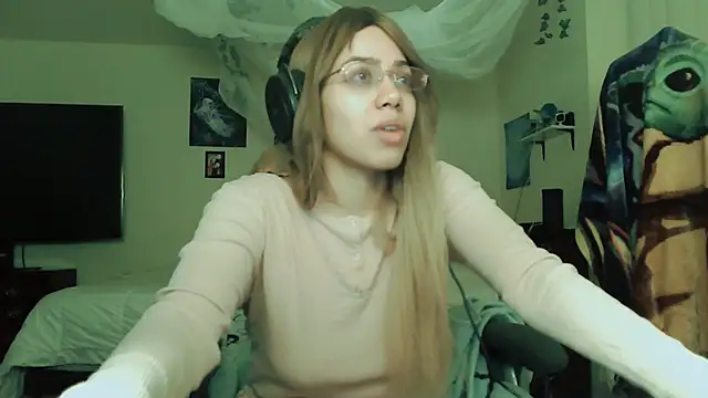 Snapshot of PolinaLoveX chatting on 02.05.25 PolinaLoveX online show from 02.05.25