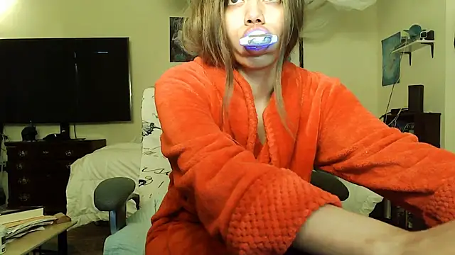 Snapshot of PolinaLoveX chatting on 02.05.25 PolinaLoveX online show from 02.05.25