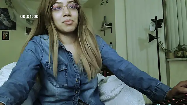 Snapshot of PolinaLoveX chatting on 11.07.25 PolinaLoveX online show from 11.07.25