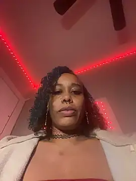 Snapshot of loveluna8 chatting on 10.31.25 loveluna8 online show from 10.31.25