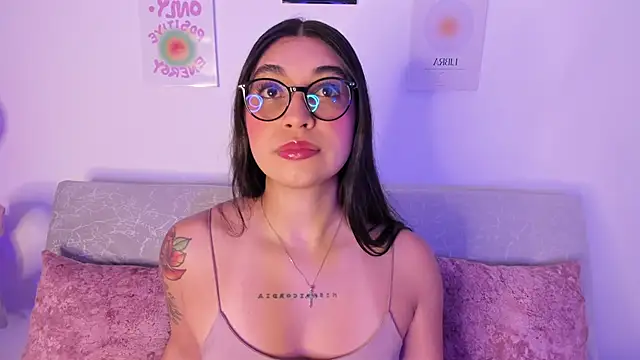 Snapshot of sensualhaven_ chatting on 12.01.24 sensualhaven online show from 12.01.24