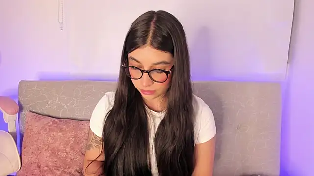 Snapshot of sensualhaven_ chatting on 03.11.25 sensualhaven online show from 03.11.25