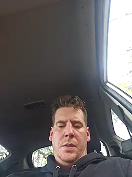 Snapshot of Titanhoott chatting on 11.13.25 Titanhoott online show from 11.13.25