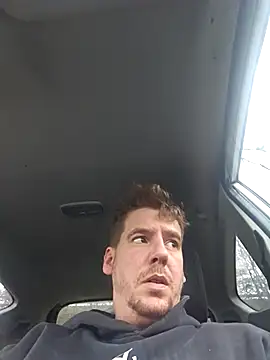 Snapshot of Titanhoott chatting on 11.25.25 Titanhoott online show from 11.25.25