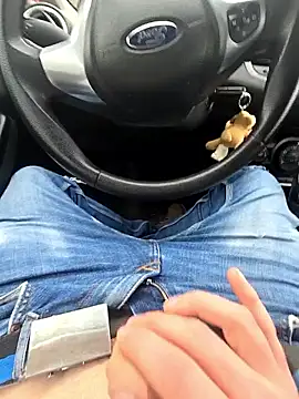 Snapshot of Titanhoott chatting on 12.03.25 Titanhoott online show from 12.03.25