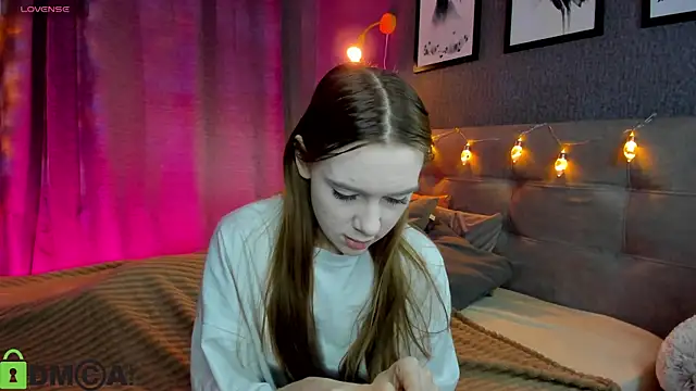 Lesi Moonie01 online show from 12.18.25