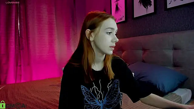 Snapshot of Lesi_Moonie01 chatting on 04.21.26 Lesi Moonie01 online show from 04.21.26