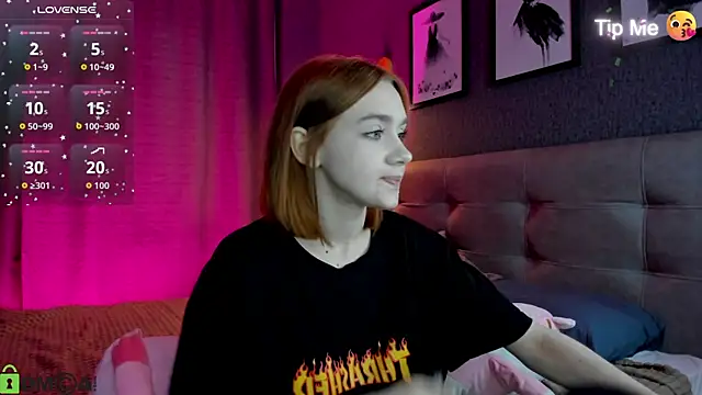 Snapshot of Lesi_Moonie01 chatting on 05.06.26 Lesi Moonie01 online show from 05.06.26