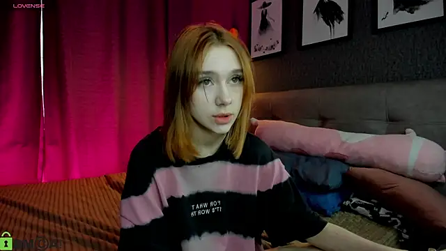 Snapshot of Lesi_Moonie01 chatting on 05.11.26 Lesi Moonie01 online show from 05.11.26