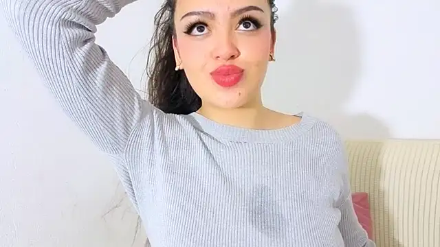 Snapshot of Sweet-Sophiee chatting on 10.12.25 Sweet-Sophiee online show from 10.12.25