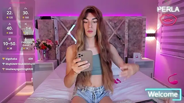 Snapshot of MaxiRogers chatting on 02.14.25 MaxiRogers online show from 02.14.25