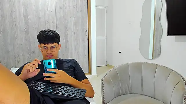 kittyandrick online show from 12.04.24