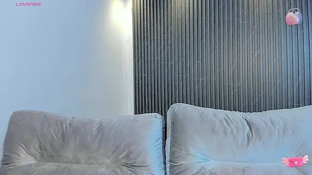 Snapshot of Laurent_Williams chatting on 02.12.25 Laurent Williams online show from 02.12.25