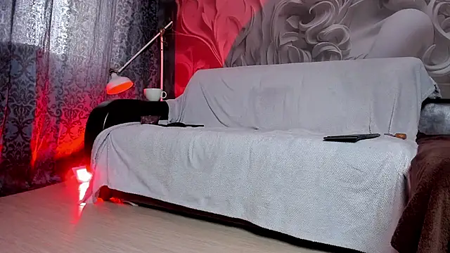 Snapshot of IrenePearcy chatting on 02.13.25 IrenePearcy online show from 02.13.25