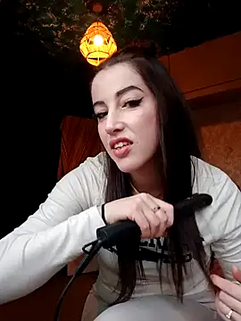 Snapshot of LuLuLover89 chatting on 12.27.24 LuLuLover89 online show from 12.27.24