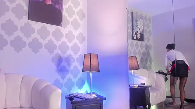 Snapshot of GabyPetit chatting on 05.08.26 GabyPetit online show from 05.08.26