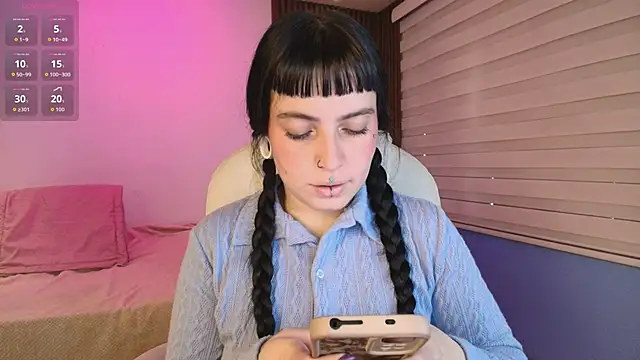 Snapshot of Lucy_Smith2 chatting on 09.29.25 Lucy Smith2 online show from 09.29.25