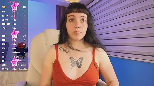 Snapshot of Lucy_Smith2 chatting on 10.17.25 Lucy Smith2 online show from 10.17.25