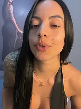 Snapshot of Elamesmamorena chatting on 06.17.26 Elamesmamorena online show from 06.17.26