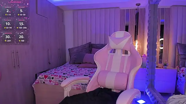 Emilyymilleer  online show from 01.29.25