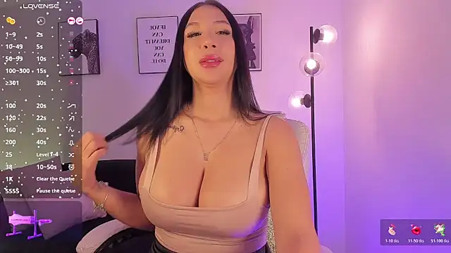 Snapshot of Emilyymilleer_ chatting on 04.28.26 Emilyymilleer online show from 04.28.26