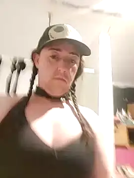 Snapshot of Boo-boo_kittyfux chatting on 10.28.25 Boo-boo kittyfux online show from 10.28.25