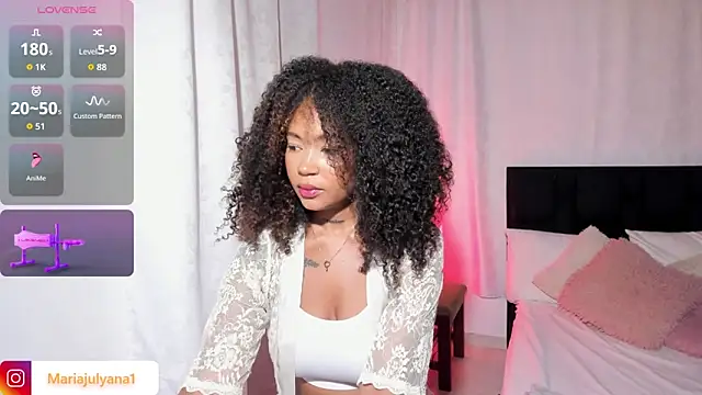 Snapshot of Maria_juliana chatting on 11.05.25 Maria juliana online show from 11.05.25