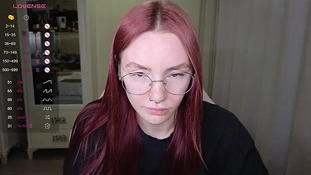 Snapshot of littlevildevil chatting on 09.30.25 littlevildevil online show from 09.30.25