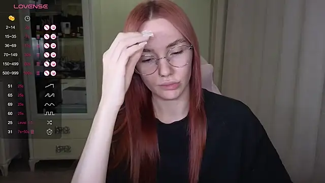 Snapshot of littlevildevil chatting on 10.04.25 littlevildevil online show from 10.04.25