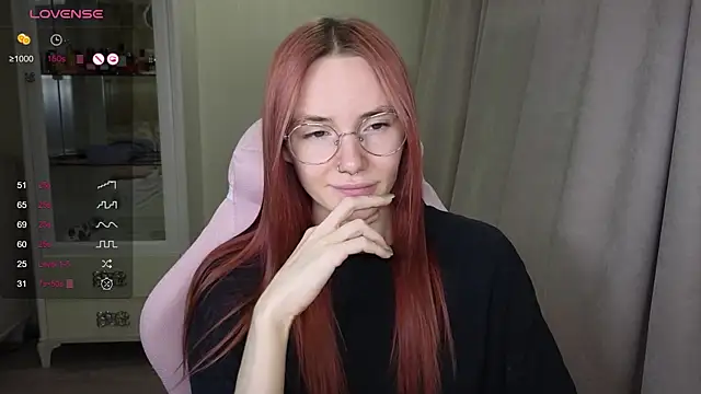 Snapshot of littlevildevil chatting on 11.08.25 littlevildevil online show from 11.08.25