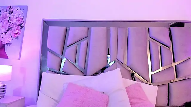  lanna jhonson  online show from 12.29.24