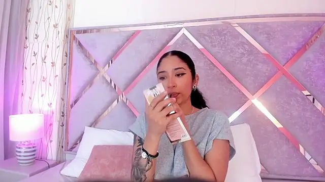  lanna jhonson  online show from 12.31.24