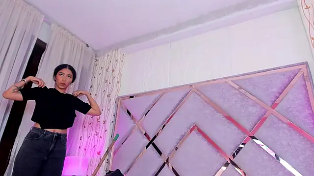  lanna jhonson  online show from 02.28.25