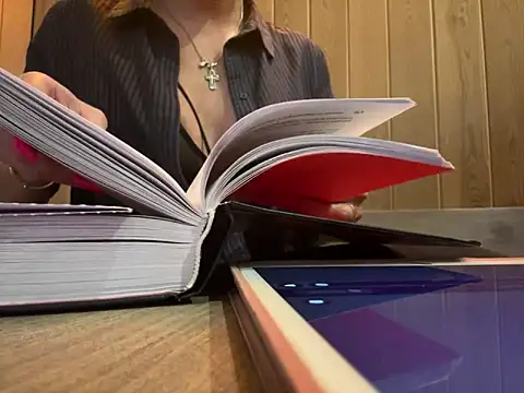 Snapshot of JulieErmesx chatting on 01.10.25 JulieErmesx online show from 01.10.25