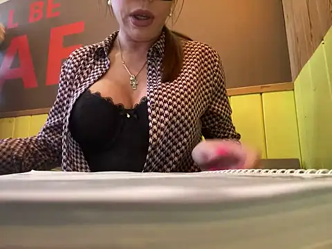 Snapshot of JulieErmesx chatting on 01.13.25 JulieErmesx online show from 01.13.25