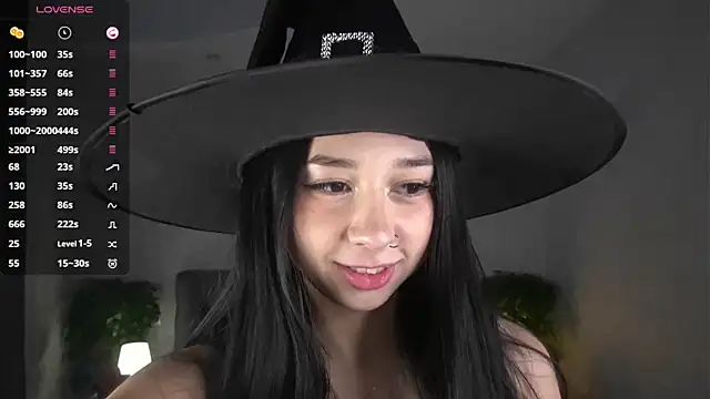 AislyEmbury online show from 10.28.25