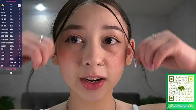 AislyEmbury online show from 12.23.25