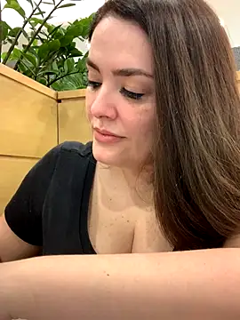 Snapshot of Sophie_Eaton chatting on 09.19.25 Sophie Eaton online show from 09.19.25