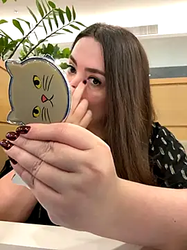 Sophie Eaton online show from 11.01.25