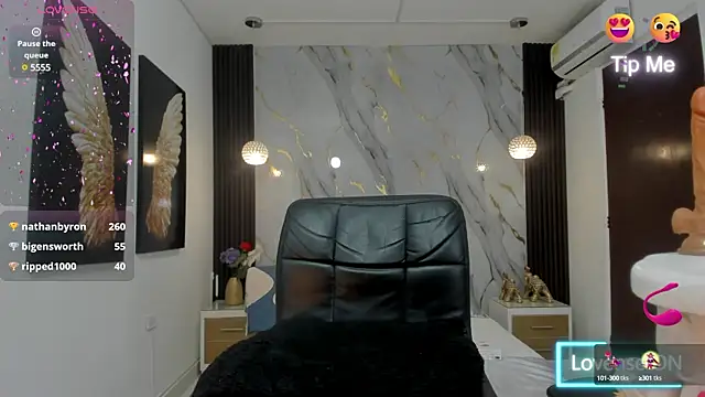 Snapshot of estephany_doll chatting on 01.19.25 estephany doll online show from 01.19.25