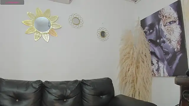 Snapshot of estephany_doll chatting on 09.20.25 estephany doll online show from 09.20.25